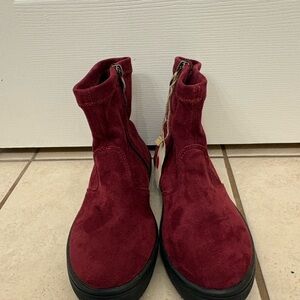 bernie mev. Burgundy Suede Boots